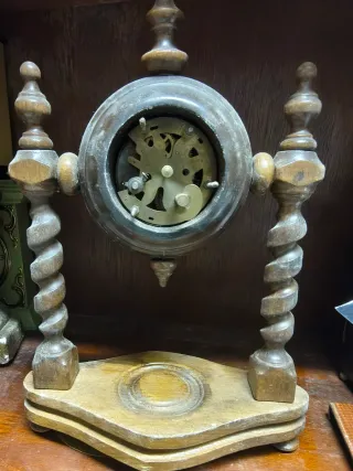 Orologio da tavolo in legno