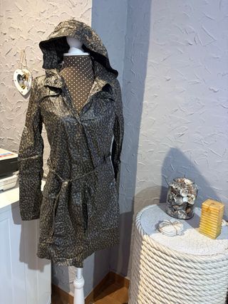 Chubasquero animal print