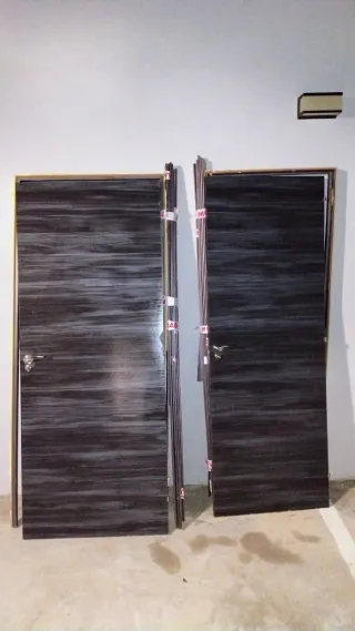 Puerta de madera para baño