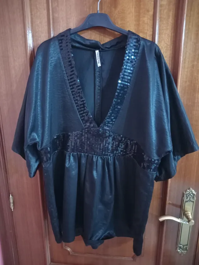 Blusa negra lentejuelas talla L