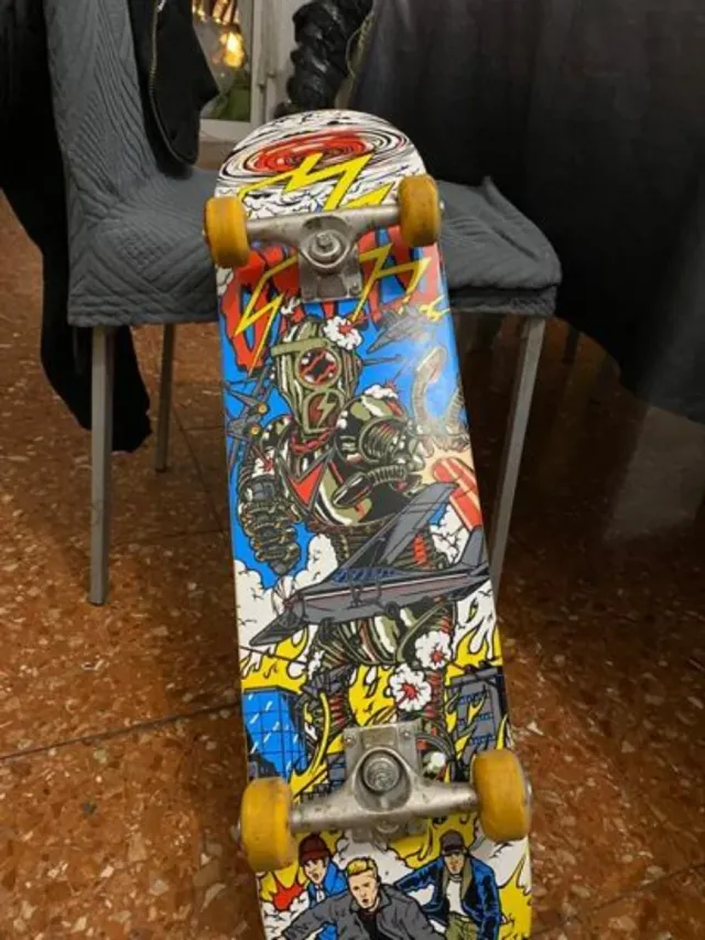 Patineta con diseño llamativo
