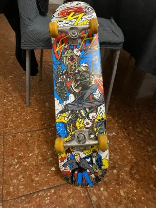 Patineta con diseño llamativo