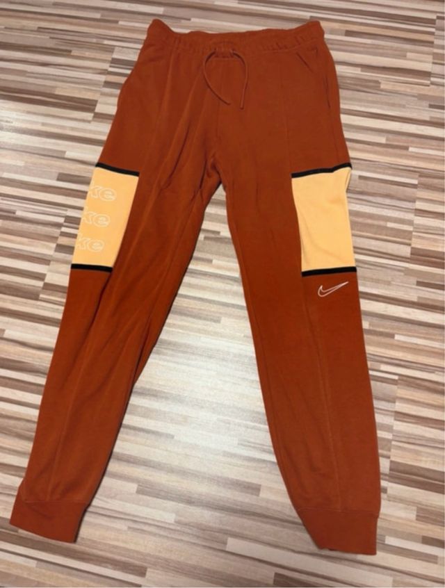 Pantalón Nike Cargo Naranja y Beige