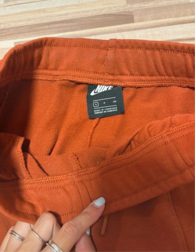 Pantalón Nike Cargo Naranja y Beige