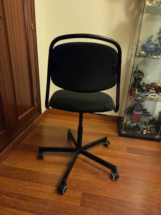 Silla de oficina negra