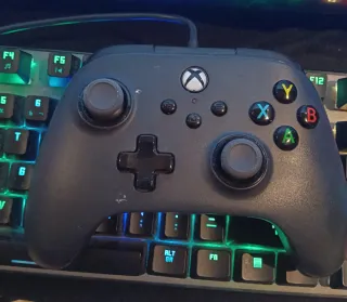 PC Gaming MSI con Teclado, Ratón y Mando RTX 4060