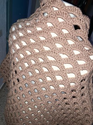 Chal de crochet marrón