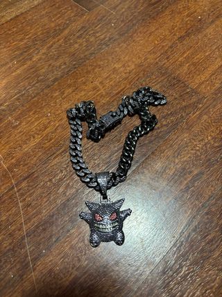 Collar Gengar Negro con Diamantes