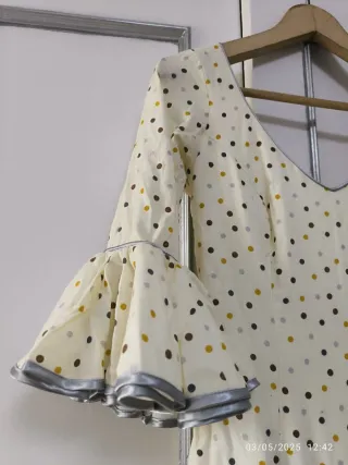Vestido de flamenca blanco con lunares dorados