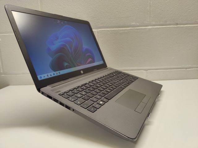 HP AMD SSD 256GB Ram 8GB Borsa Mouse