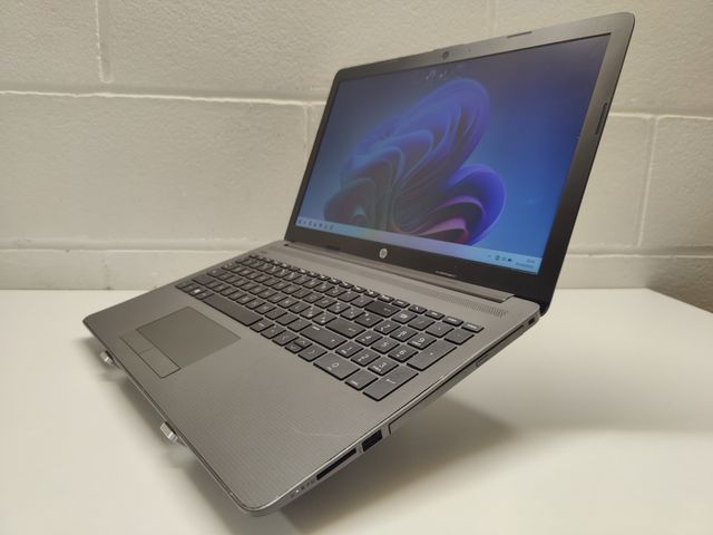 HP AMD SSD 256GB Ram 8GB Borsa Mouse