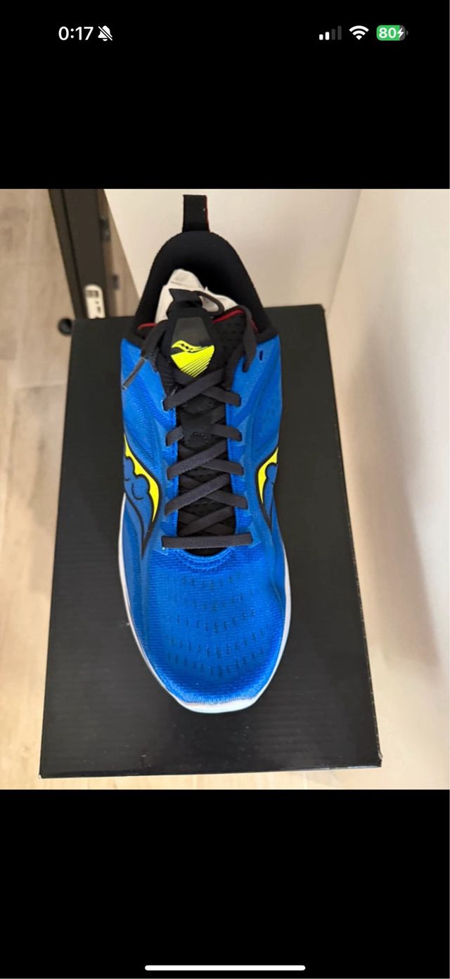 Zapatillas running Saucony azules y amarillas