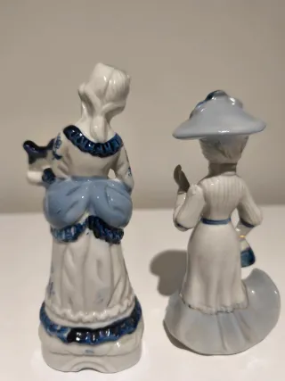 Pareja figuras porcelana azul y blanco