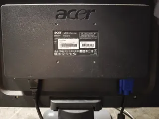 Monitor LCD Acer 19 1916A VGA con adaptador a HDMI