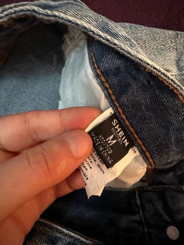 Pantalon vaquero corto cintura alta con rotos