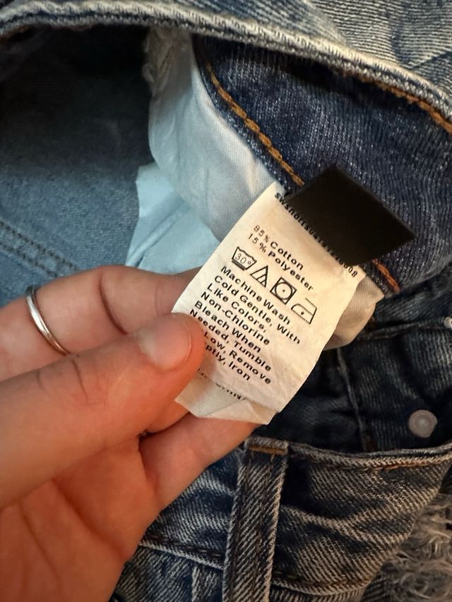 Pantalon vaquero corto cintura alta con rotos