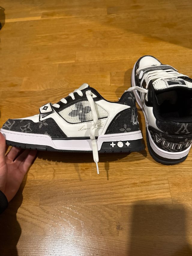 Zapatillas Louis Vuitton Negras y Blancas