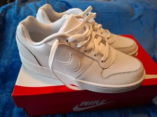 Nike Ebernon Low Blancas Talla 40