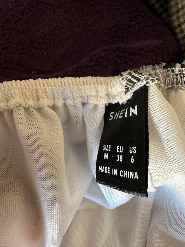 Mono corto flores encaje espalda descubierta