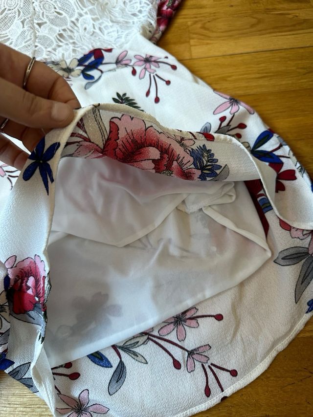 Mono corto flores encaje espalda descubierta