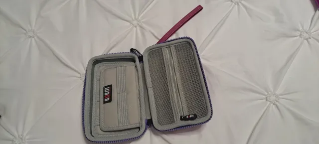 Organizador BUBM para accesorios electrónicos.