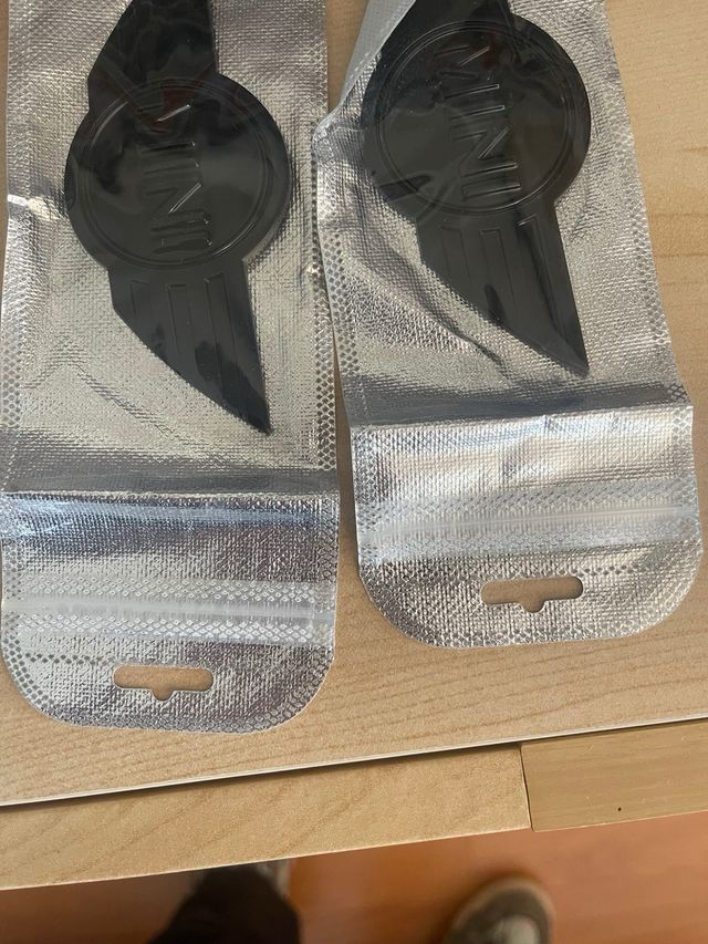 Emblemas MINI negros (2 unidades)