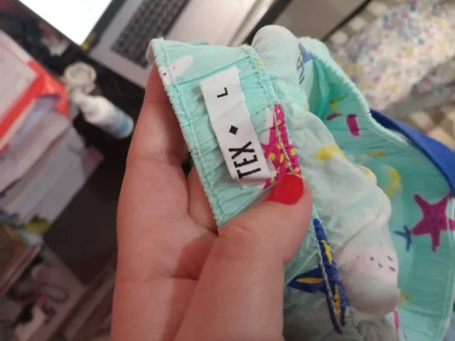 Pantalón corto estampado estrellas Talla L