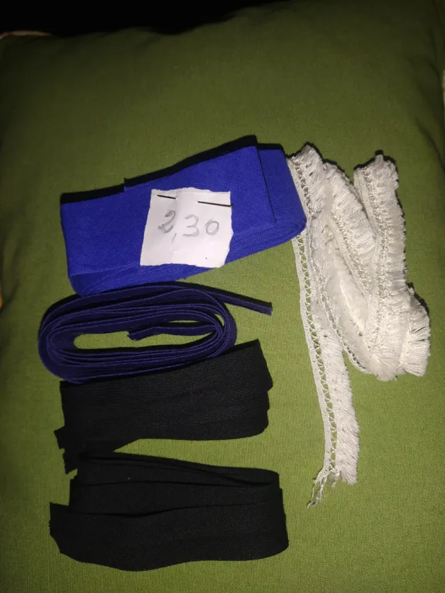 Lotes de rendas e franjas