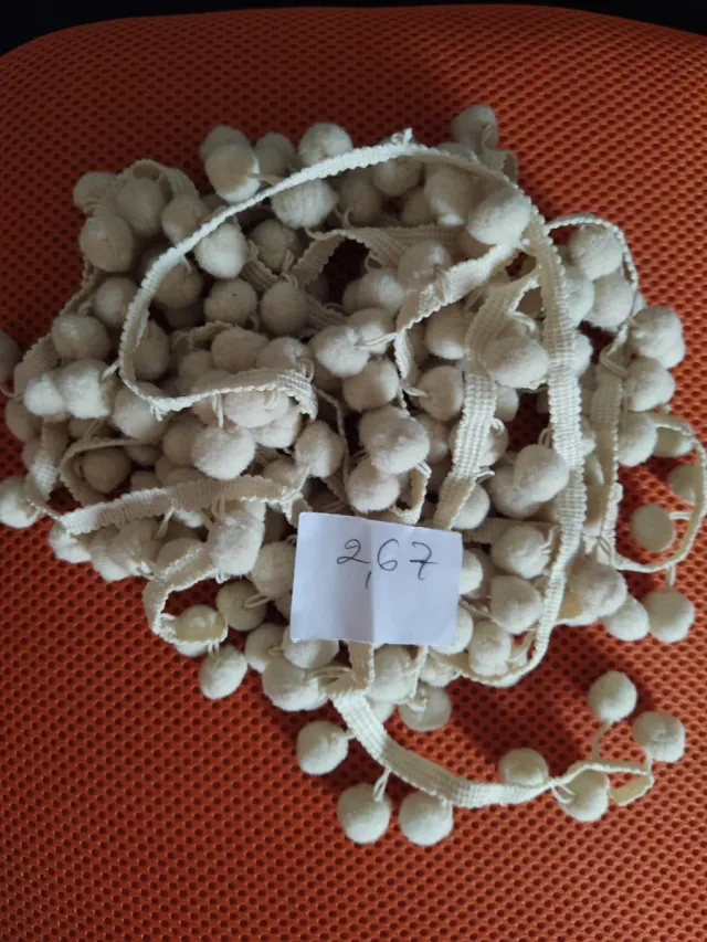 Lotes de rendas e franjas