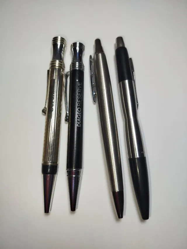 Bolígrafos Inoxcrom y Parker