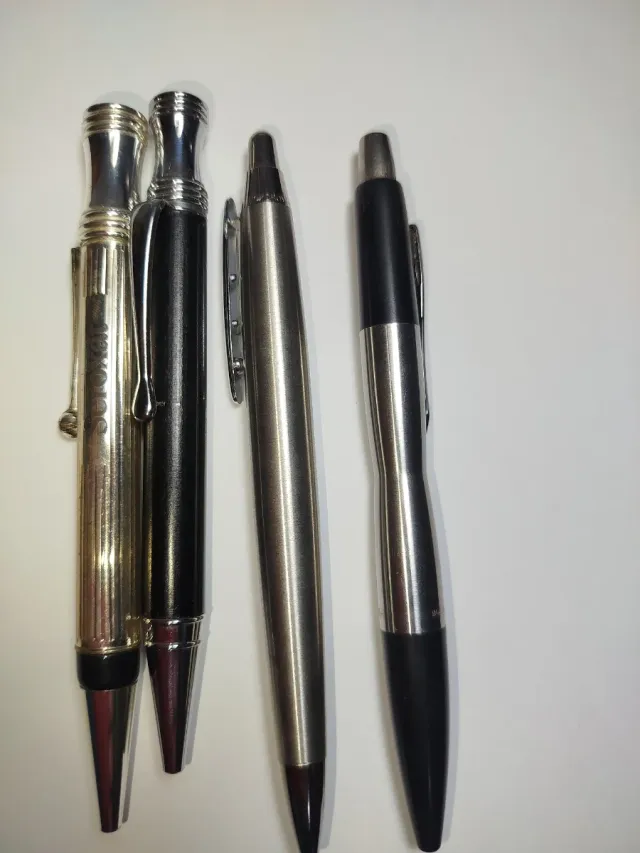 Bolígrafos Inoxcrom y Parker