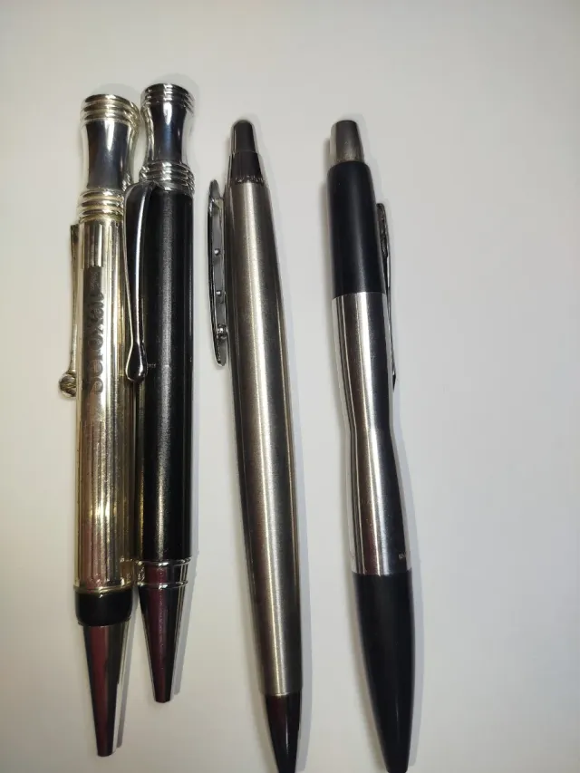 Bolígrafos Inoxcrom y Parker