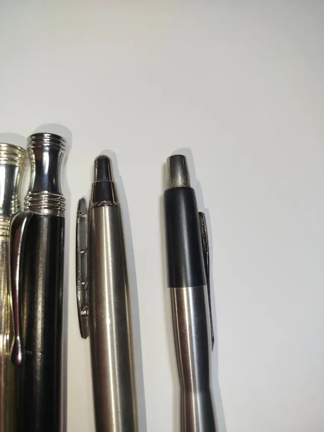 Bolígrafos Inoxcrom y Parker