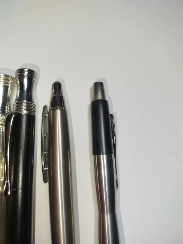 Bolígrafos Inoxcrom y Parker