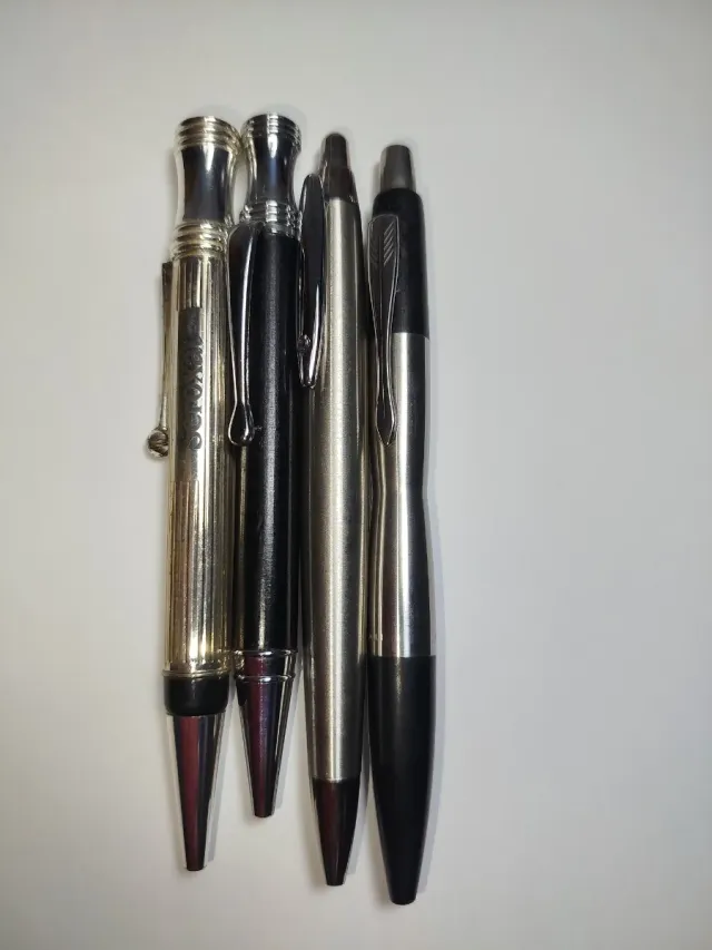 Bolígrafos Inoxcrom y Parker