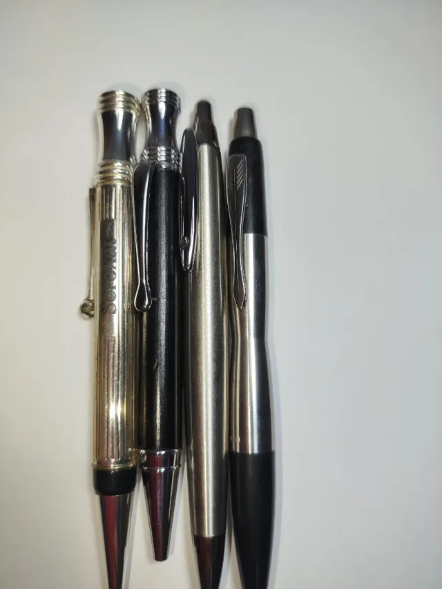 Bolígrafos Inoxcrom y Parker