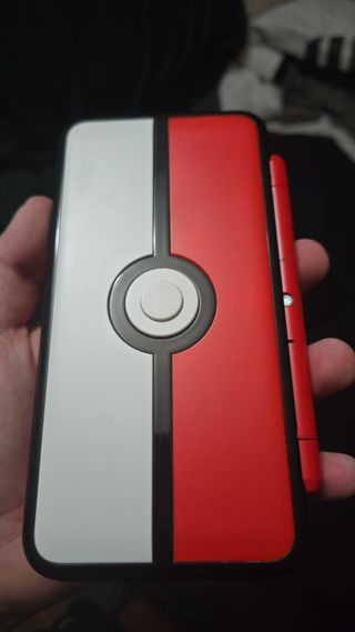 Nintendo 2DS XL Edição Pokeball Desbloqueada
