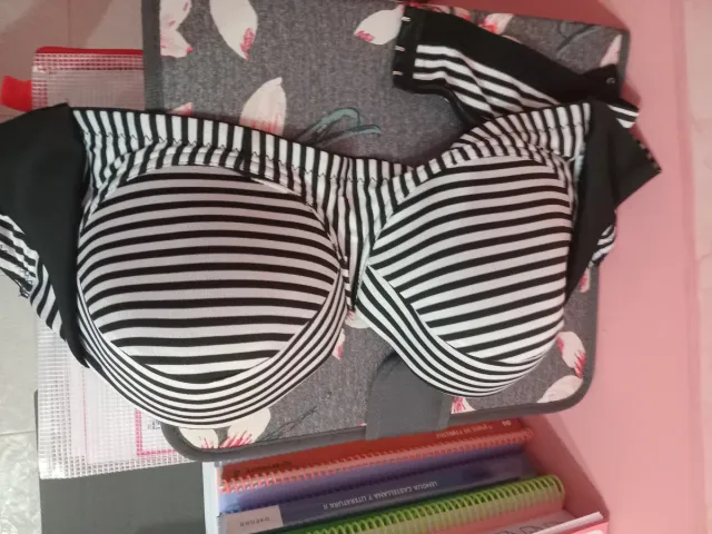 Sujetador a estrenar 100C rayas blanco y negro