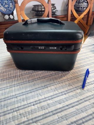 Neceser de viaje Rodelle con contraseña de acceso.