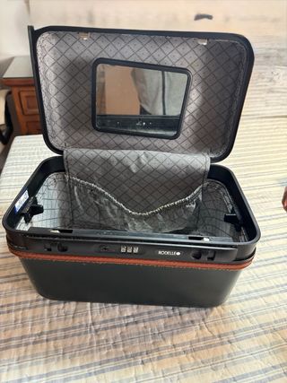 Neceser de viaje Rodelle con contraseña de acceso.