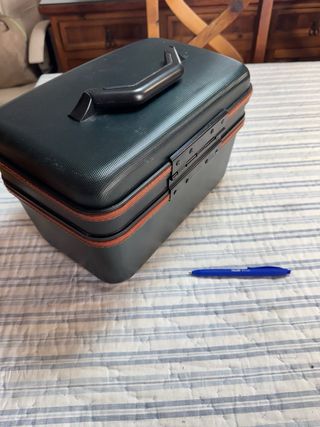 Neceser de viaje Rodelle con contraseña de acceso.