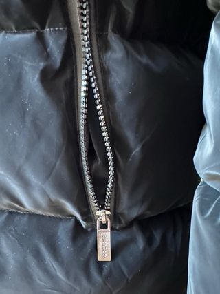 Piumino Burberry nero con dettagli scozzesi