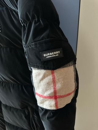 Piumino Burberry nero con dettagli scozzesi