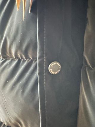 Piumino Burberry nero con dettagli scozzesi