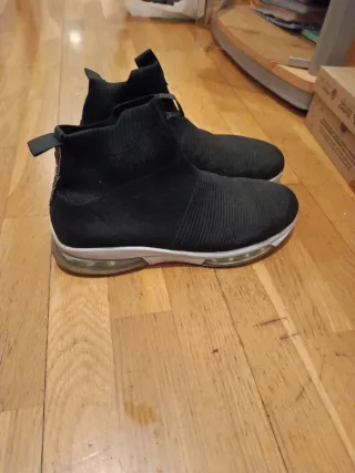 Deportivas negras tipo calcetín