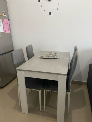 Mesa comedor/cocina gris y blanca
