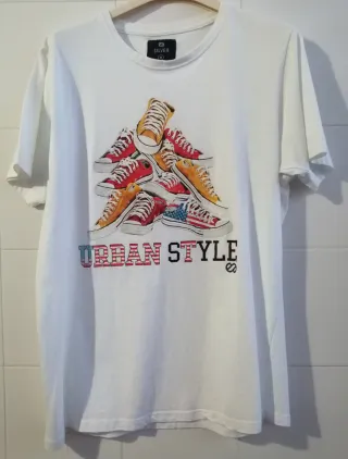 41° LOTE: 1 jersey, 2 camisetas hombre. Talla M