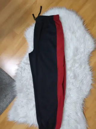 Pantalón chándal Zara Talla L Negro/Rojo
