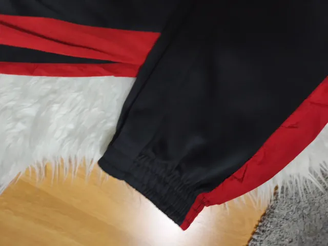 Pantalón chándal Zara Talla L Negro/Rojo