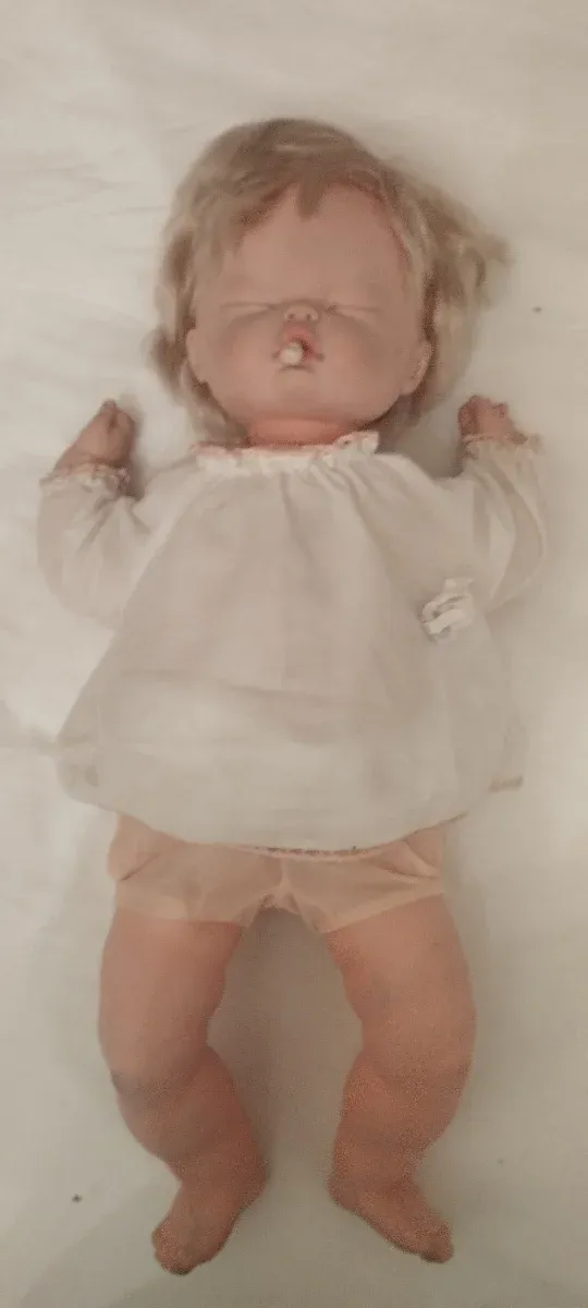 Muñeca antigua de bebé